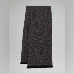 BNWT Lululemon Wool Blanket Scarf in Black/Graphite Grey